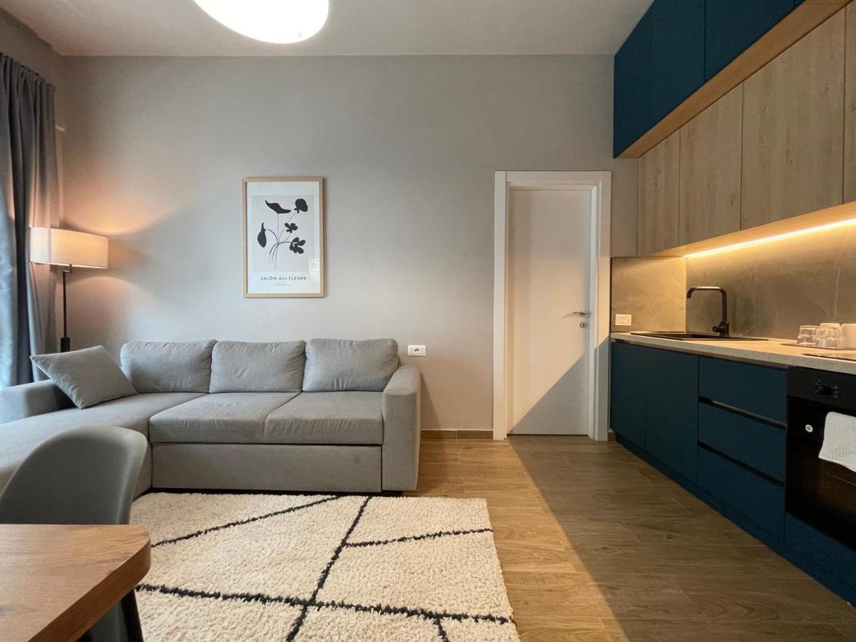 Square 21 Apartments Tirana Buitenkant foto